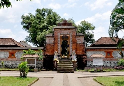 pura lingsar